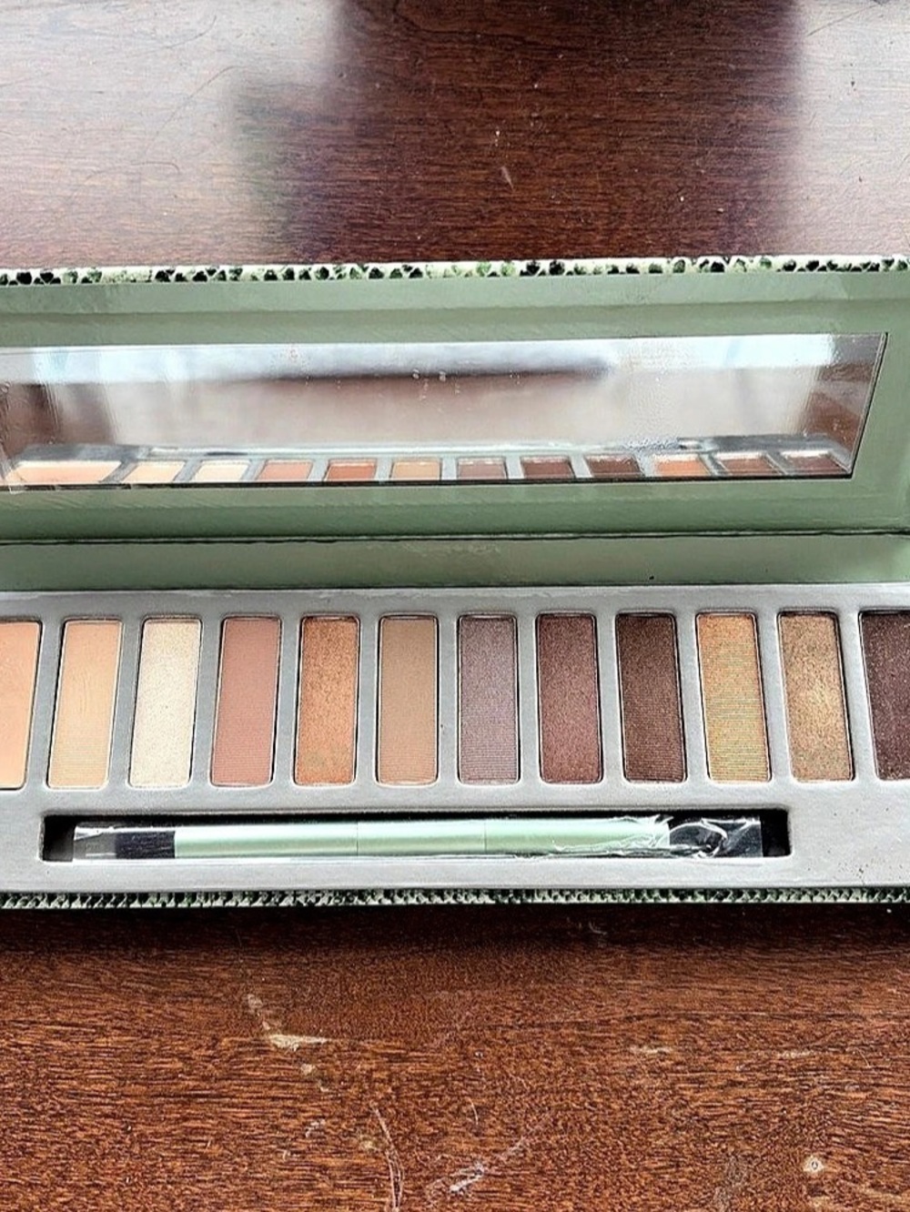 Mally Citychick In the Buff shadow palette Eyeshadow Palette Green & Brown NWT